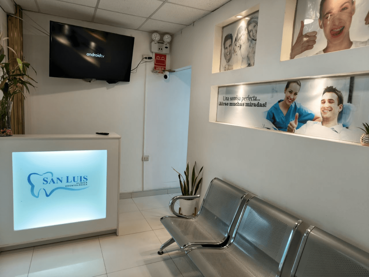 Recepción y sala de espera actual de la Clínica Odontológica San Luis